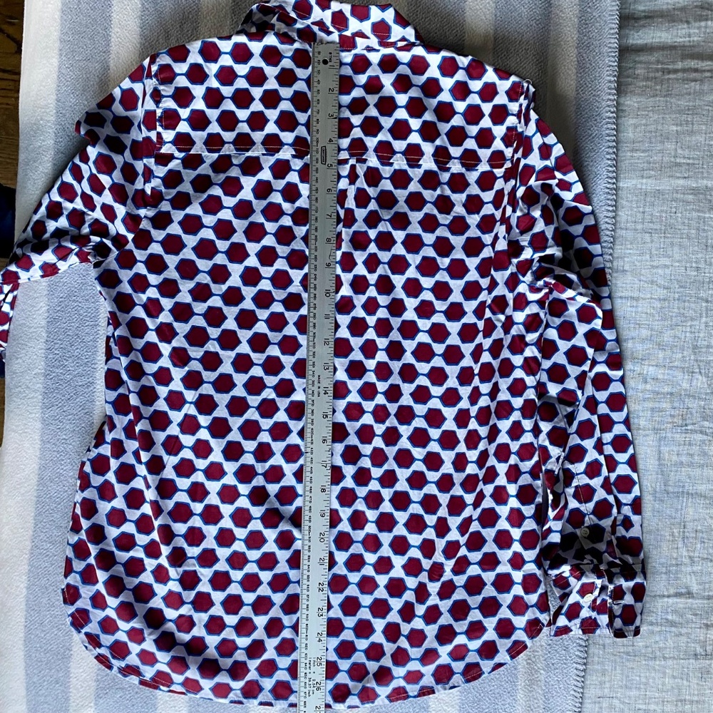 J. Crew cotton popover shirt in burgundy & blue hex pattern on white Size 6 - Picture 12 of 13